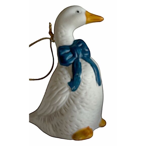 3 Christmas Angels and a 1 Swan - Picture 4 of 4